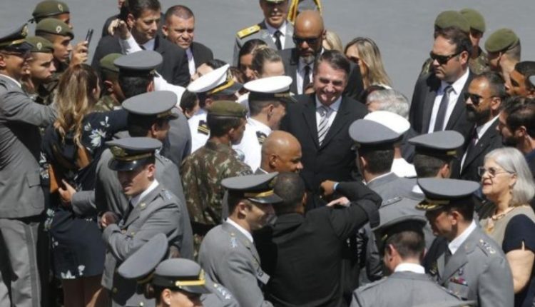 Bolsonaro e Militares